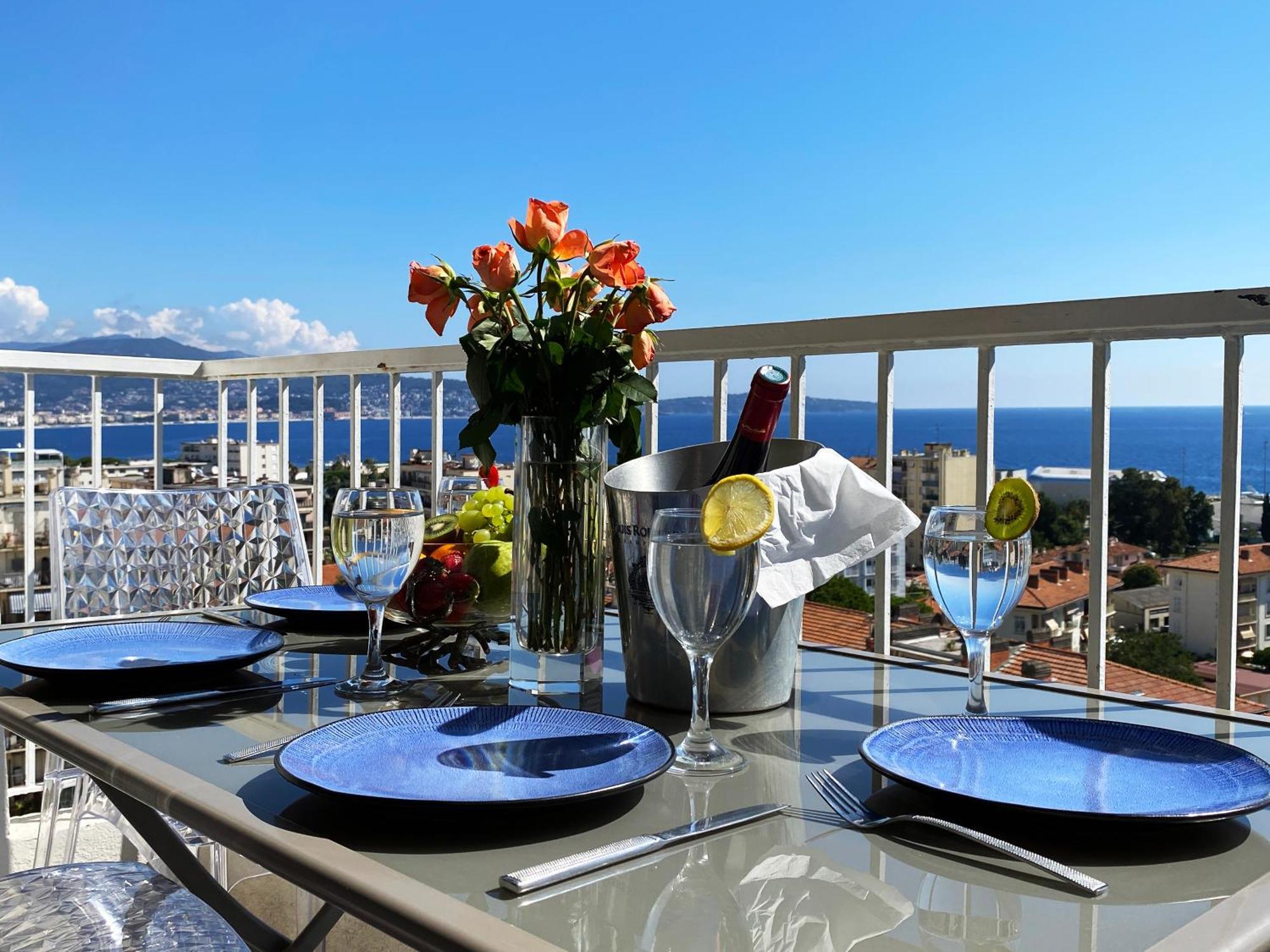 Apartment Panoramic Sea View - Air-conditioning - Balcony - Tramway - 2 Bedrooms - Wifi - Fully Equipped Kitchen Nizza
